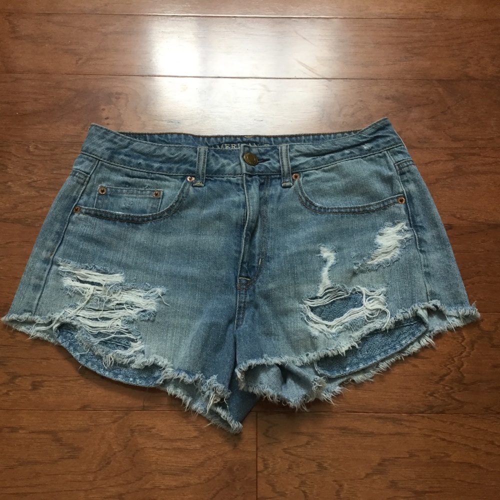 American Eagle Hi Rise Festival Light Wash Raw Hem Distressed Shorts Size 8